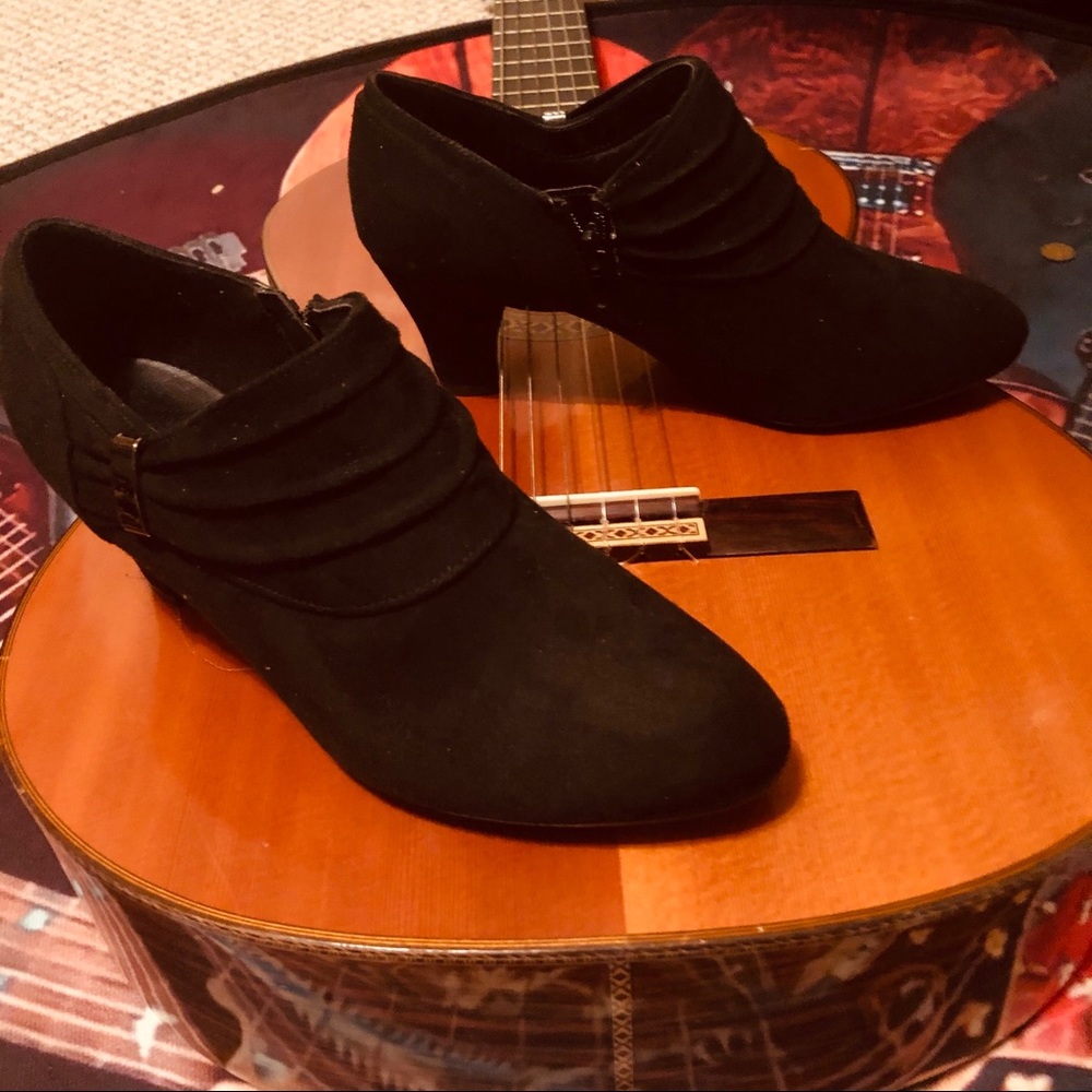 Perfect XAppeal Black Ankle Booties .Size 7